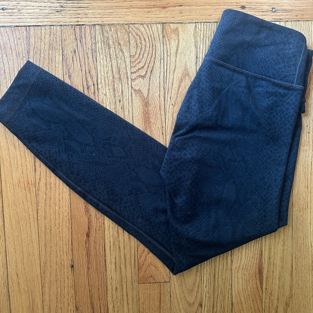 Lululemon Wunder under Navy Snakeskin 27.5inch inseam